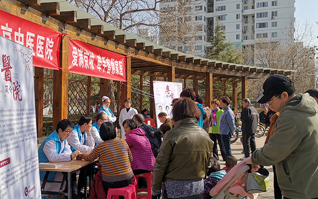 【学雷锋日】必赢注册网(中国区)首页,举办“爱满京城，牵手智慧家医”志愿服务活动(图2)